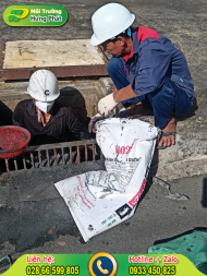 Hố ga bị trào ngược ra ngoài