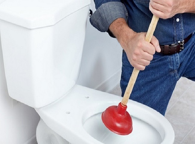 Hướng dẫn xử l&yacute; k&eacute;t nước bồn cầu kh&ocirc;ng c&oacute; nước