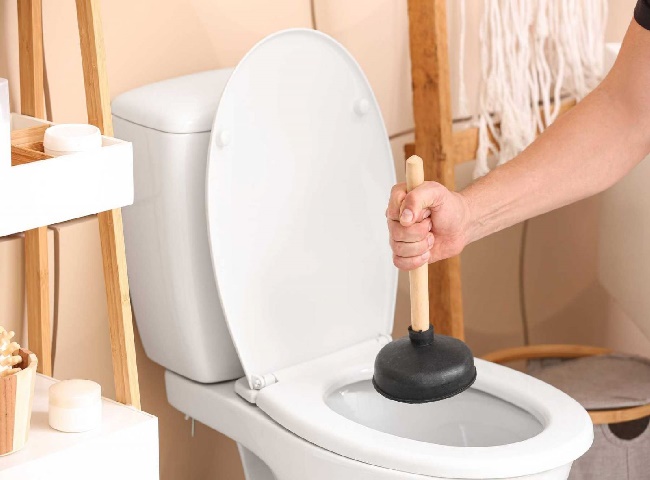 Th&ocirc;ng tắc bồn cầu quận T&acirc;n B&igrave;nh